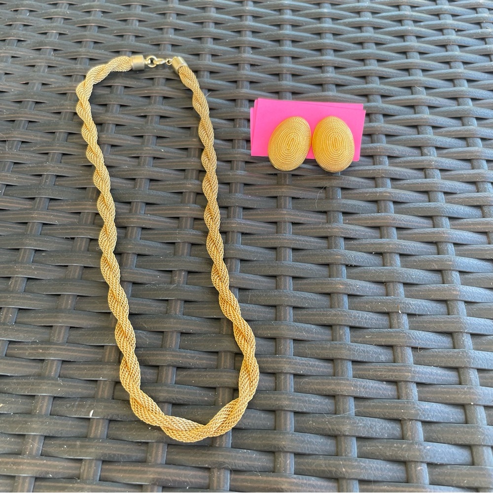 Set - Gold Necklace & Clip On Earrings